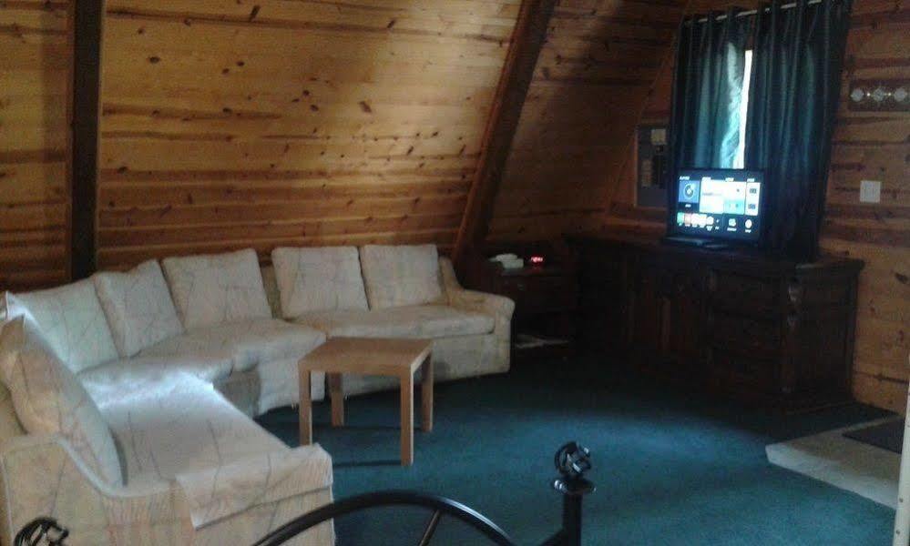 Eagle Crater Lake Inn Chemult Exterior photo